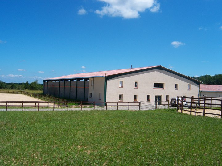 Image de l'annonce Location  ecurie 16/8 boxes avec appartement entre Toulouse et Montauban